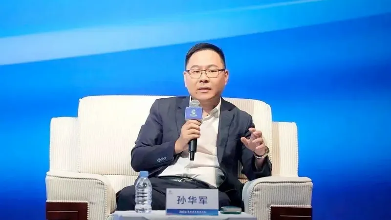 Sun Huajun, el responsable de tecnología de BYD, explica cómo su nueva batería Blade resiste el calor extremo