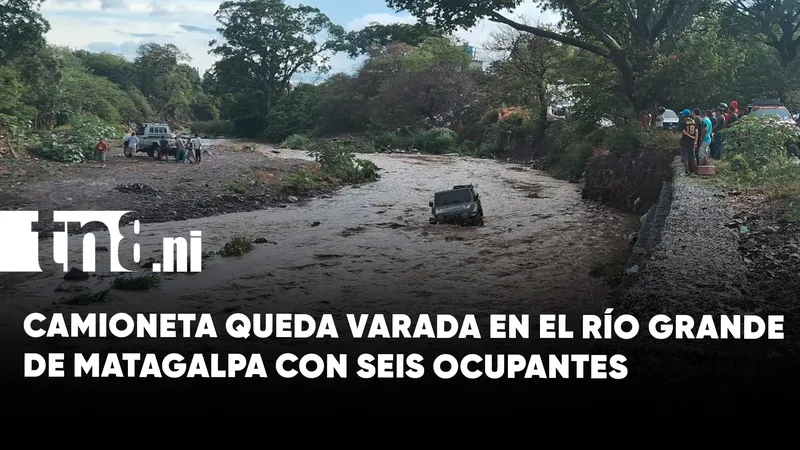 Bomberos de Matagalpa rescatan a seis personas arrastradas por el Río Grande