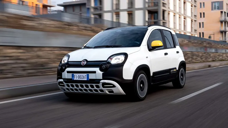 Stellantis prepara el coche eléctrico barato definitivo: Fiat resucita el Panda y Citroën recupera el mítico 2CV