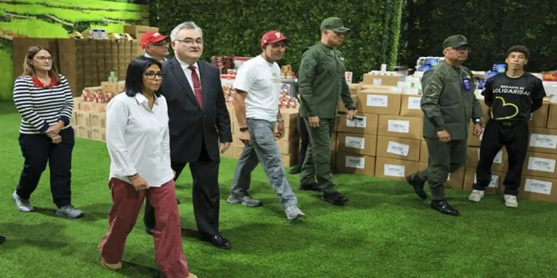 Delcy Rodríguez supervisa ayuda humanitaria enviada por Rusia y Türkiye a Venezuela