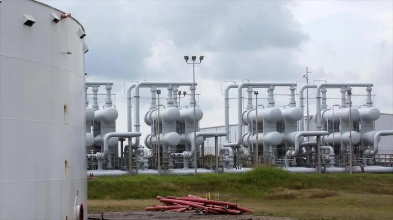 Reservas de petróleo de EEUU caen a su nivel más bajo en 43 años