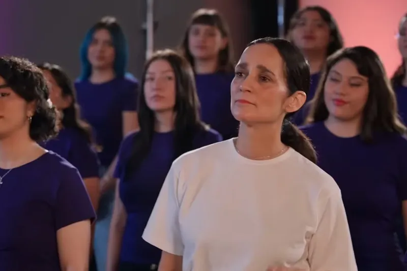 Julieta Venegas niega pago millonario por “La Niña Futbolista”