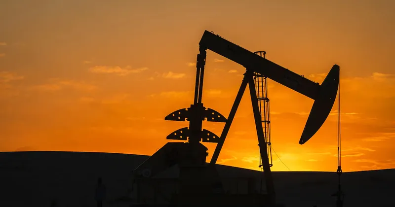 Brent supera los US$100 mientras Medio Oriente mantiene ajustado el mercado petrolero