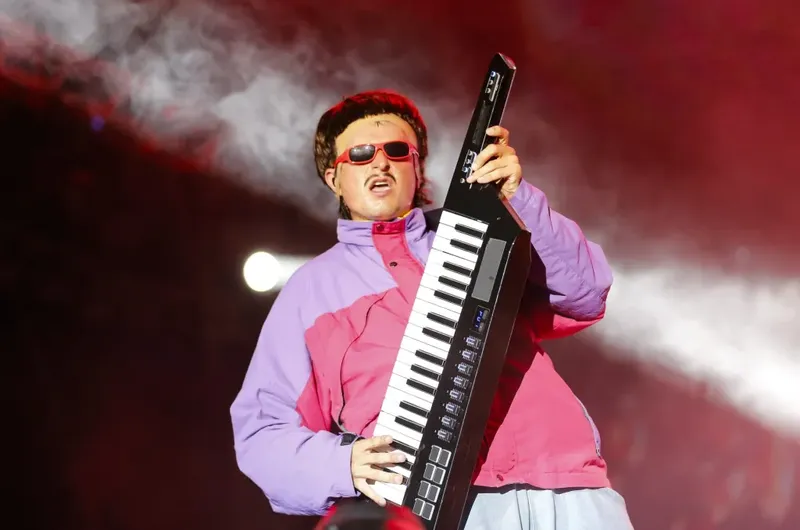 Oliver Tree, cantante de ‘Life Goes On’ y ‘Miss You’, muere en accidente de helicóptero