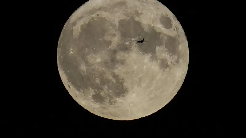 Reactores nucleares en la Luna generarán energía para futuras misiones, según la NASA
