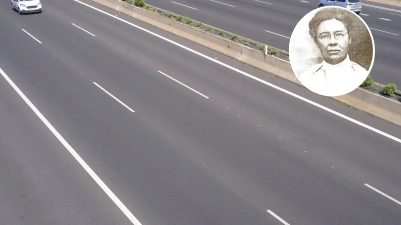 En 1917, una idea tan simple como las líneas de la carretera cambió la seguridad vial. Hoy es clave para el coche eléctrico y autónomo