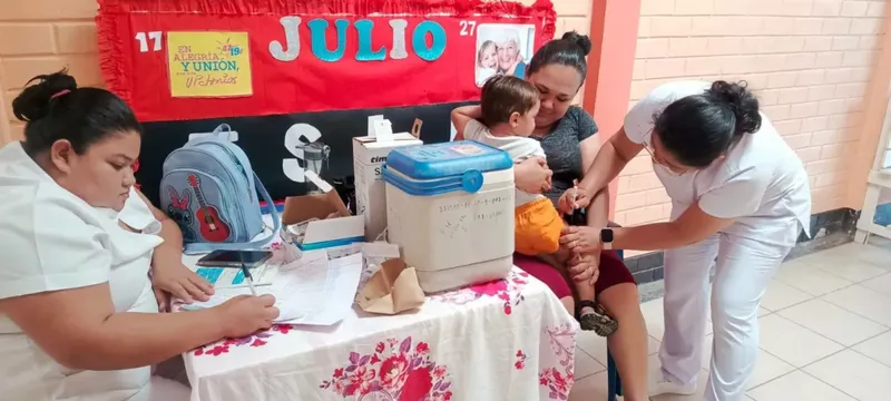 Familias recibirán vacunación y cirugías gratis en julio