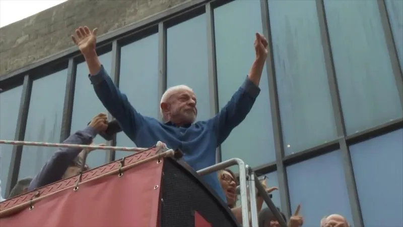Lula celebra la reducción de la jornada laboral en Brasil