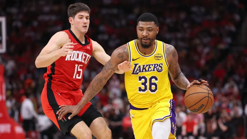 Marcus Smart aterriza en Houston