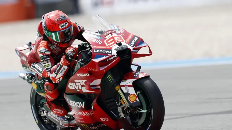 Marc Márquez pasa de una caída a ser segundo en el FP1 de Sachsenring tras Raúl Fernández