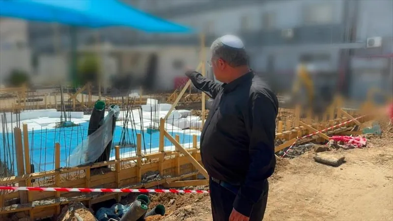 Un ministro israelí muestra obras de centro para ejecutar palestinos