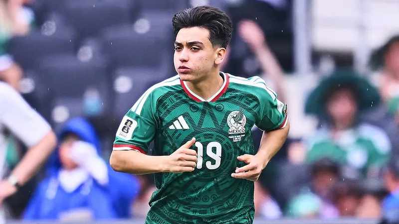 Gilberto Mora, el sexto jugador más joven en jugar un Mundial