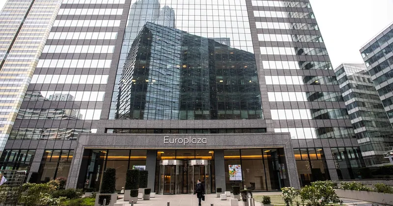 ¿Reemplazar humanos por IA en los bancos? Autoridad europea alerta sobre riesgos