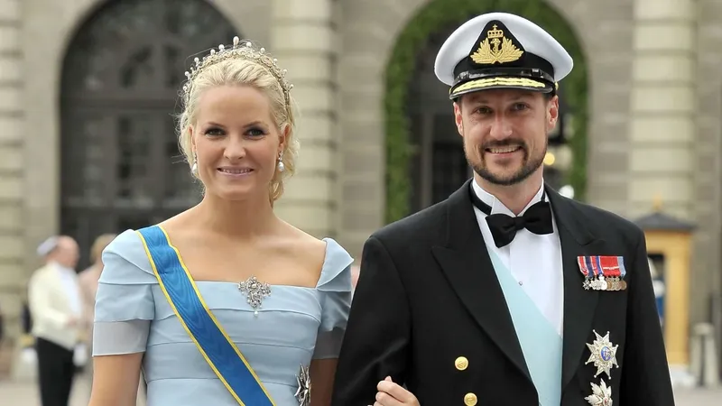 El reinado de Haakon VIII y Mette-Marit, un ascenso al trono marcado por la polémica