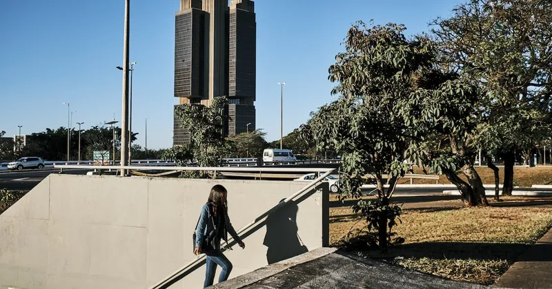Banco Central de Brasil mantiene cautela sobre próximos recortes de tasas antes de elecciones