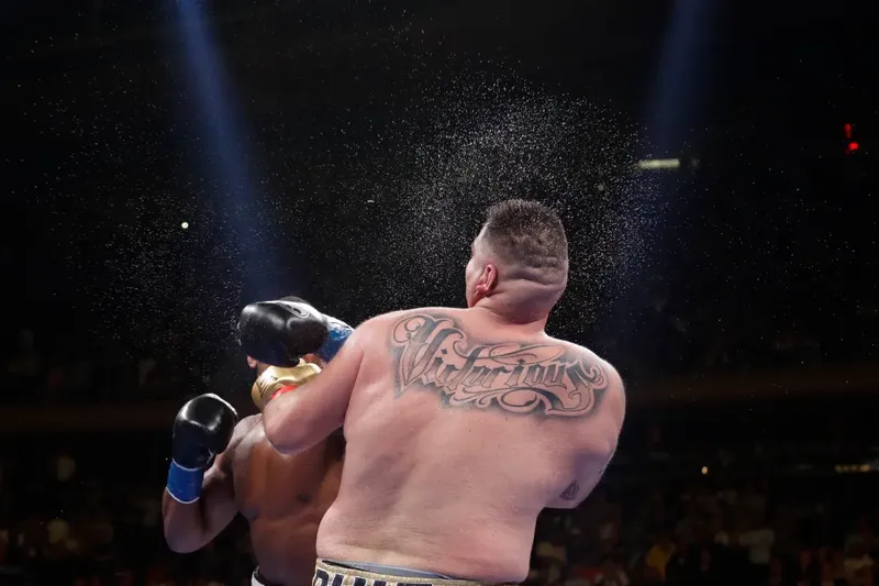 Andy Ruiz tuvo una deslucida vuelta al ring y cargó con la derrota