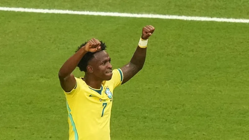 ¡Doblete de Vinicius!