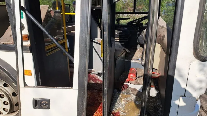 Ataque con dron contra autobús de pasajeros deja ocho muertos