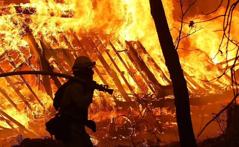 Voraz incendio consume tres viviendas y familias quedan sin nada, en Nueva Segovia