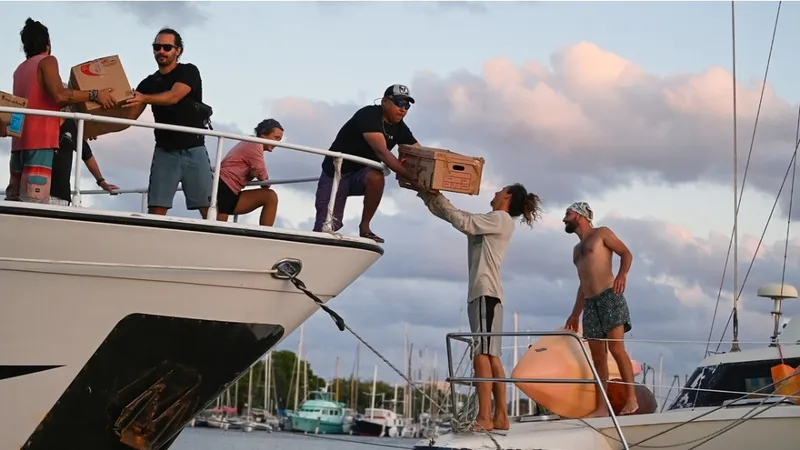 Buque con ayuda solidaria de México y Belice llega a Cuba
