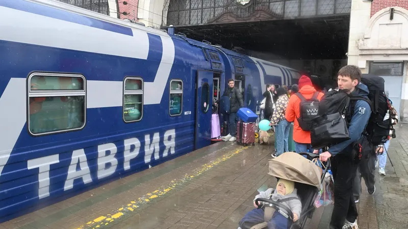 Moscú califica ataques de Kiev contra trenes de pasajeros en Crimea como crímenes de guerra