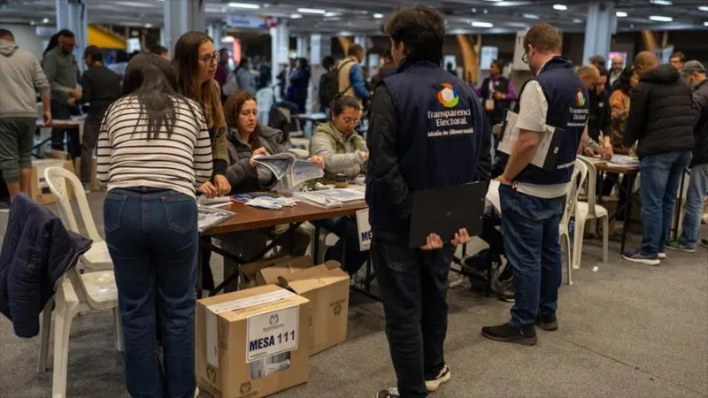 Cierran las urnas en las presidenciales de Colombia y comienza el conteo de votos