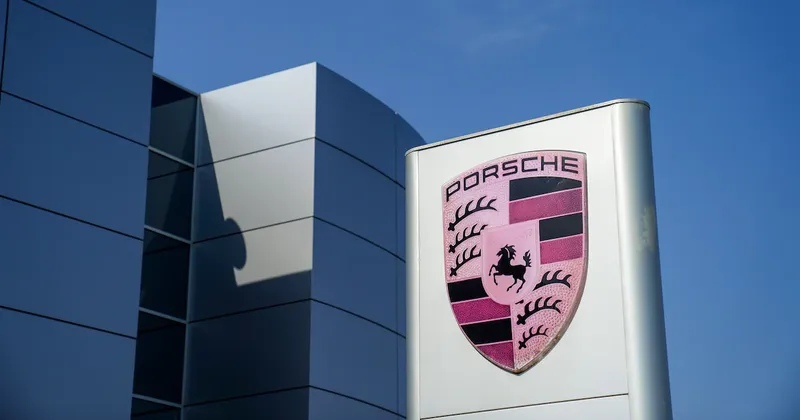 Porsche aumenta sus ganancias por ventas de vehículos más caros y mantiene sus previsiones
