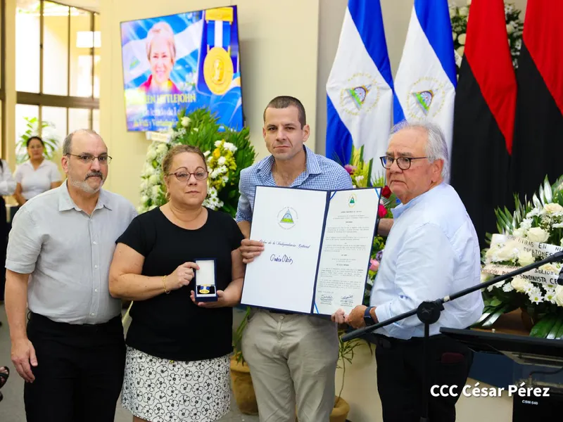 Entregan póstumamente Orden de la Independencia Cultural Rubén Darío a Coleen Littlejohn