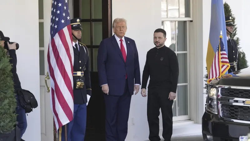 "Se deben celebrar elecciones en Ucrania", considera Trump