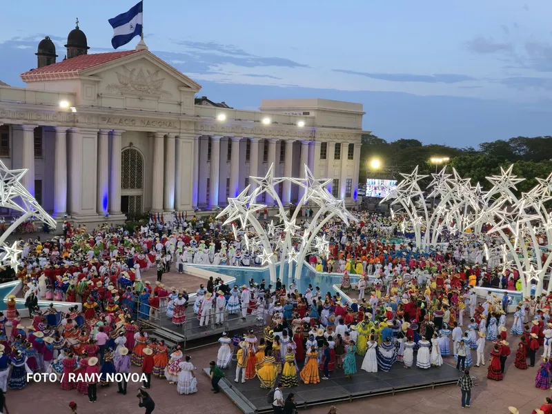 Fiesta Nacional del Huipil se convierte en una multitudinaria cumbre de identidad y tradición