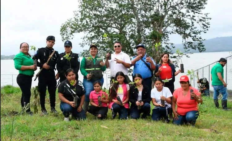 Jornada ambiental en Lago de Apanás