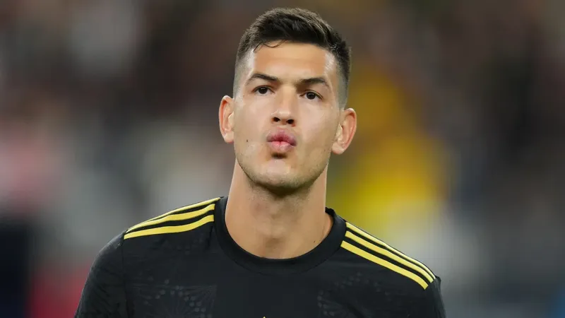 César Montes revela que ha tenido ofertas de la Liga MX