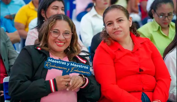 Reconocen labor de maestros y su compromiso con la paz