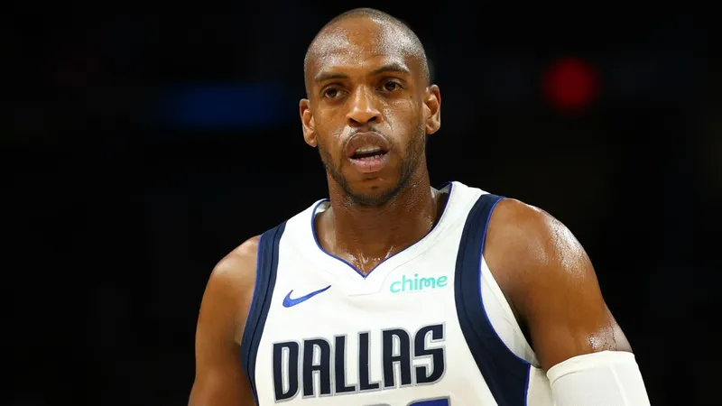 Khris Middleton vuelve a los Wizards en un traspaso a seis bandas