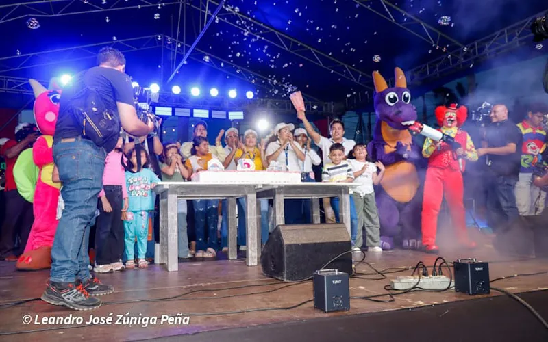 Puerto Salvador Allende celebra 18 años de fundación con alegre fiestón