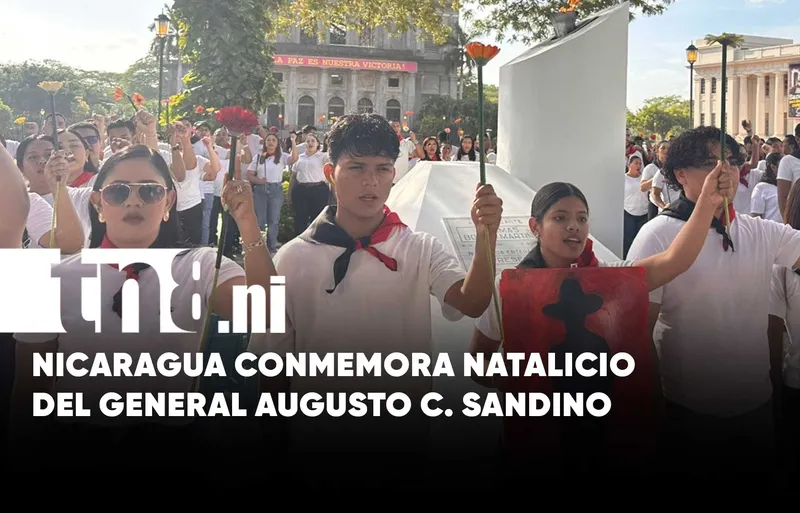 Ofrenda floral para honrar el natalicio del General de Hombres y Mujeres Libres, Augusto...