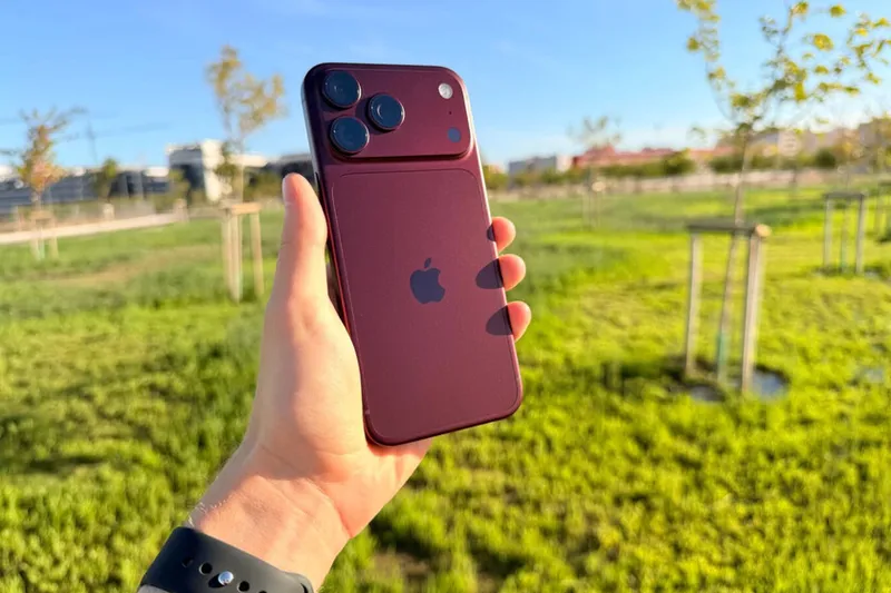La nueva funda Belkin es perfecta para el iPhone 18 Pro Max: tiene un clip que funciona como soporte y resiste el amarilleamiento