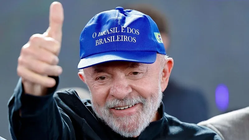 Lula derrotaría a Flávio Bolsonaro en las presidenciales de Brasil, según un sondeo