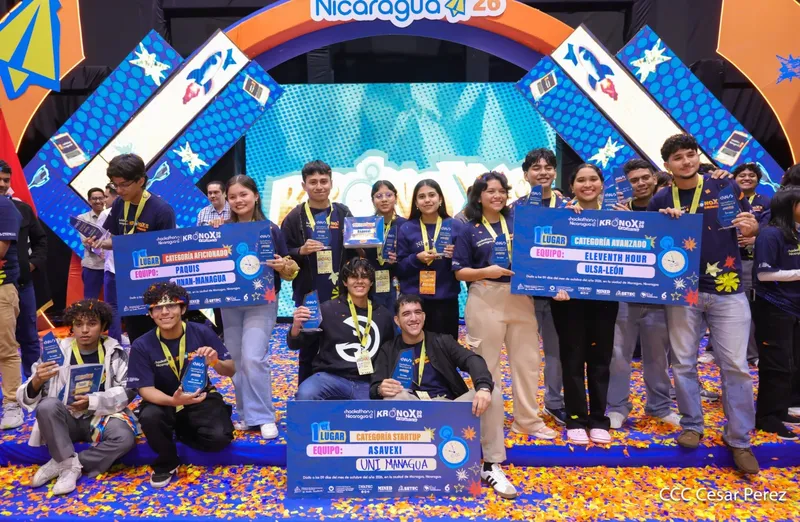 Premian a ganadores de Hackathon 2026