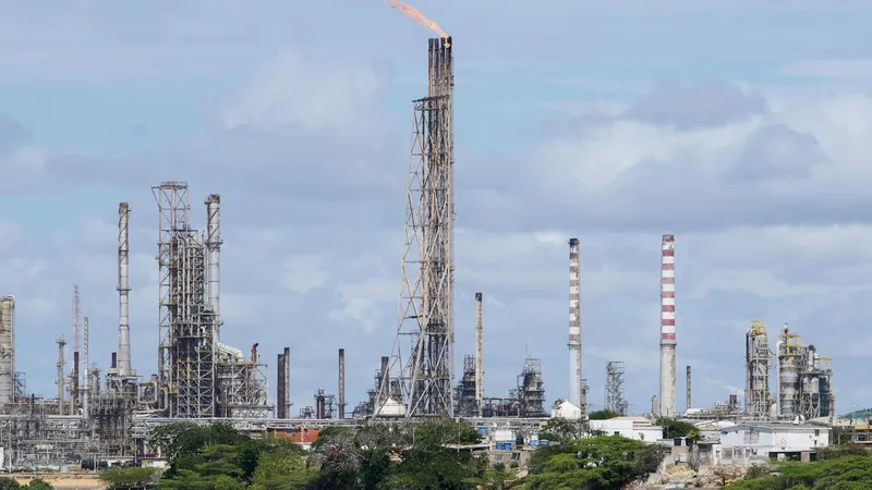 Se registra nueva caída en los precios del petróleo ante indicios de un acuerdo entre Irán y EEUU