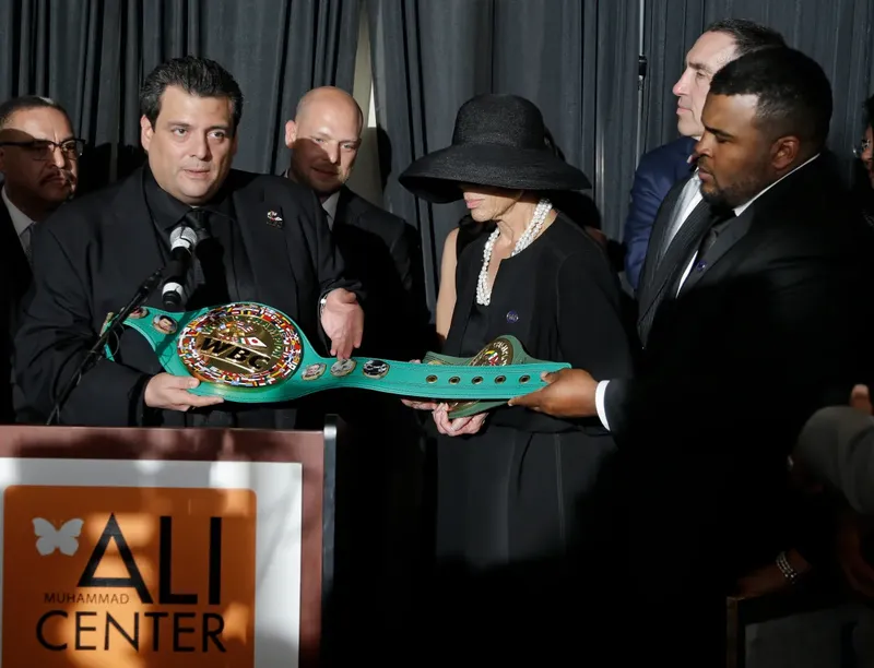 Mauricio Sulaimán considera que postura de Zuffa Boxing se va desvaneciendo
