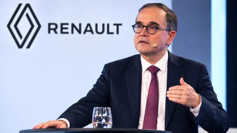 El CEO de Renault reconoce la gran ventaja de los fabricantes chinos: "Sus niveles de costes no podemos alcanzarlos desde Europa"