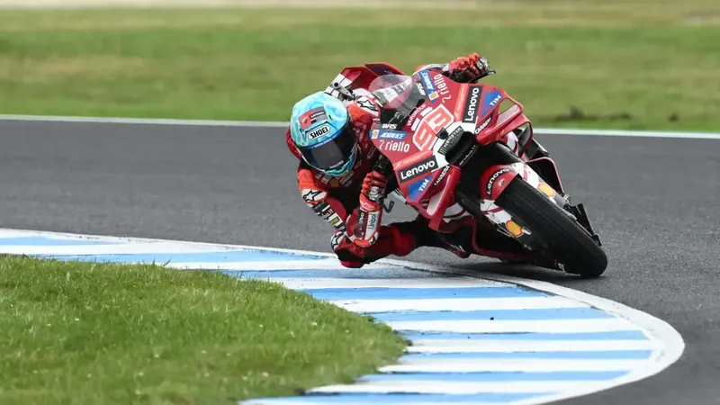 Marc Márquez pone contra las cuerdas a Aprilia