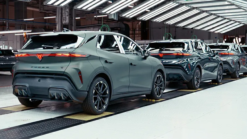 CUPRA ha pegado ‘un pelotazo’ con el Raval eléctrico de 28.320€: “La demanda es más del doble de la prevista”