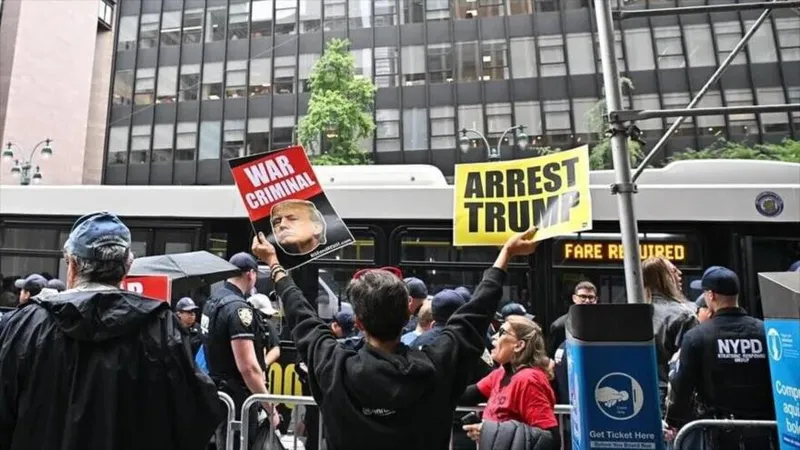 Protestan contra Donald Trump frente a la ONU; critican su discurso de odio