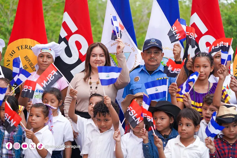 Sale de Managua hacia el Caribe la última distribución de la merienda escolar 2026