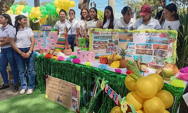 Universitarios conmemoran la identidad cultural con “Raíces Vivas”