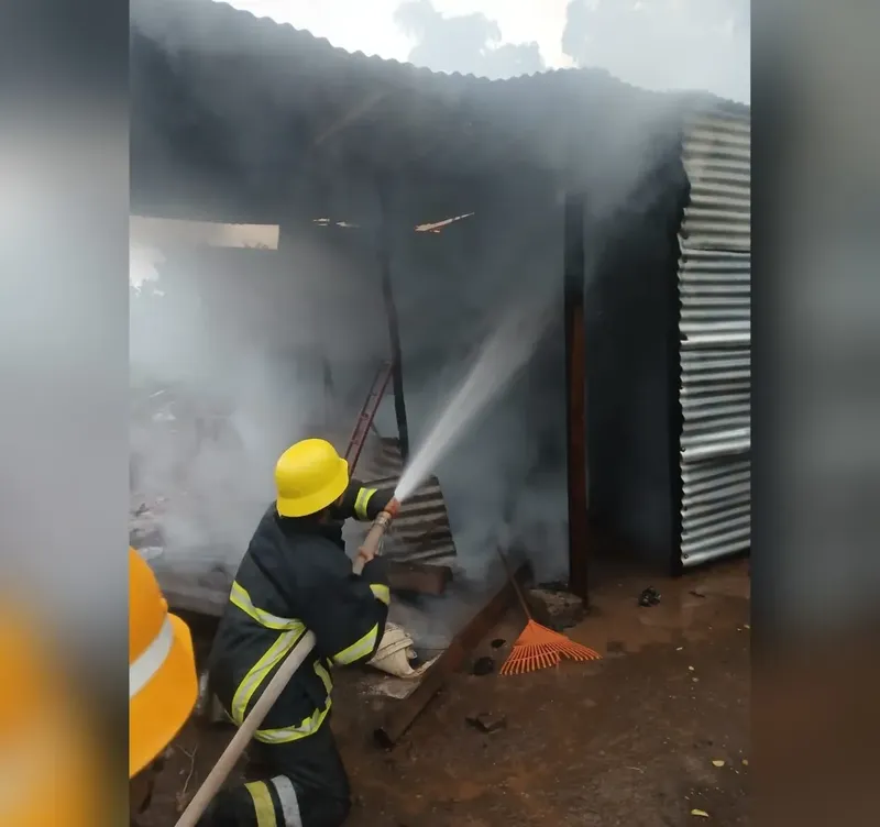 Incendio devora casa en San Benito, Tipitapa, tras discusión de pareja