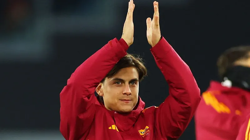 Paulo Dybala se queda en la Roma por una temporada más