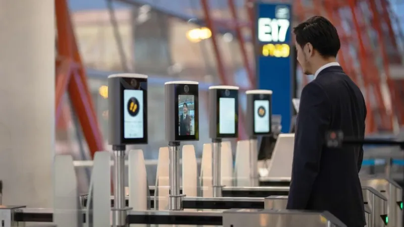 Los aeropuertos ya pueden reconocer tu rostro y la IA organiza tus vacaciones. Sin embargo, las visas siguen complicando los viajes
